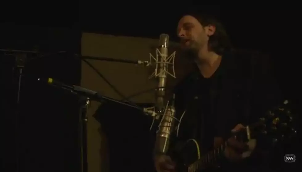 WATCH: Hayes Carll Covers ‘Magnolia Wind’ On ‘The Next Waltz’
