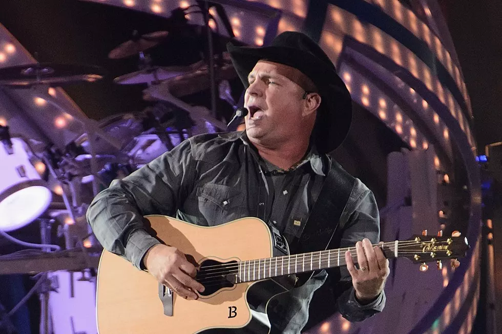 33 Years Ago: Garth Brooks Hits No. 1 With ‘Unanswered Prayers’